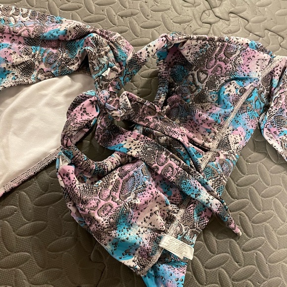 Two piece bathing suit - Picture 5 of 10